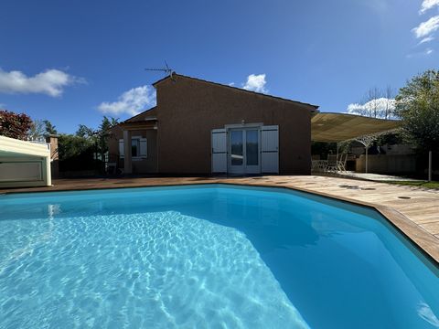 En Exclusivité ! Maison T5 de plain-pied avec jardin et piscine a vendre sur Peyrolles en Provence, entre Aix en Provence et le Luberon, à 15 min du CEA CADARACHE / ITER. Cette maison T5 d'env 94 m2, a vendre proche du centre du charmant village de P...