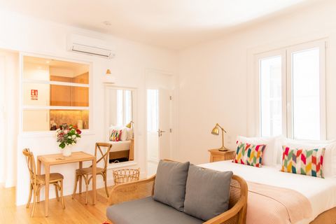 This is the largest studio you will find in the center of Funchal. With 40 square meters plus a 50 square meter patio, it was decorated with everything you will need during your holidays. It has a bedroom with queen-size bed, fully equipped kitchen a...