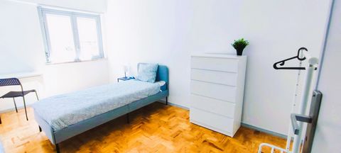 Cozy room in an apartment with only 3 rooms. Very bright, fully renovated and equipped with new furniture and appliances. Just 10 minutes by car or by public transport from Lisbon. Perfect for students at the University of Lisbon, NOVA University Lis...