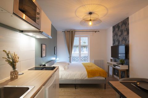 The apartment is an ideal choice for both a tourist exploration of the city and a business stay. Nestled in the heart of downtown Metz, in a peaceful street opposite the old granaries (now inactive), it offers exceptional proximity, less than 5 minut...