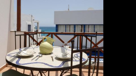 Apartment Lemon Deluxe Center Playa Blanca is located in the main Center of Playa Blanca in Calle Limones and calle correillo right in the heart of Playa Blanca, so you won't need a car to be in seconds from all the facilities and the beach. Apartmen...