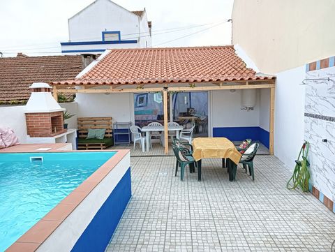 Villa with 3 bedrooms, swimming pool and barbecue in the center of Cercal do Alentejo. 2 double bedrooms and one with a bunk bed. There is also an annex next to the pool for an office or studio. We are in the center of Cercal do Alentejo, close to al...