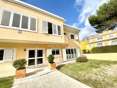 Quinta das Patinhas avec un excellent accès, Appartement en duplex avec 4 chambres (2 suites/2 chambres) dans un quartier résidentiel prestigieux. À distance de marche du centre de Cascais (5 min), des plages (5 min), des principales écoles nationale...