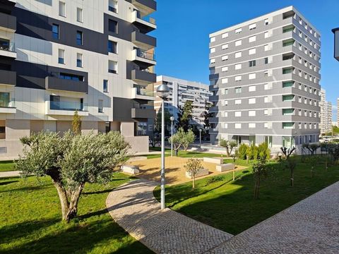 Modern and welcoming Studio located in Torres Nova Portela, offering ideal amenities for a comfortable life. This unit has a fully equipped kitchen, ensuring practicality in your daily life. Enjoy the comfort of air conditioning in all seasons. The p...