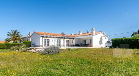 This is a great opportunity to buy a modern villa in Vale da Telha with swimming pool for a fair price. The house is located in a quiet area in Vale da Telha on a big 1.440m² plot. From that plot onwards the road is in a very bad condition so that it...