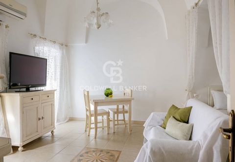 PUGLIA - OSTUNI SEMI-DETACHED HOUSE Coldwell Banker offers for sale, in the nineteenth-century area of Ostuni a short distance from the central square, the historic center and the eighteenth-century area, a traditional Ostuni apartment with star vaul...