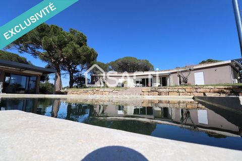 Située à Roquebrune-sur-Argens (83520), cette maison de 2014 bénéficie d'une exposition sud-ouest. Les aménagements extérieurs comprennent une superbe piscine à débordement avec son pool house et sa cuisine d'été. Avec 5 garages, 3 abris voitures et ...