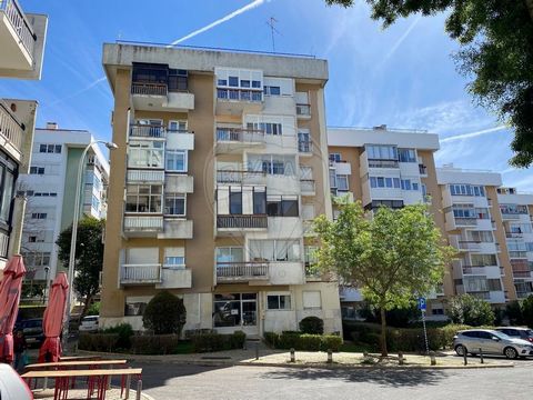 Description T1 in the heart of Oeiras If you are looking for a house in the center of Oeiras, this is your new home! With all amenities at the doorstep, this is the best location to live in, with commerce, services and all amenities within walking di...