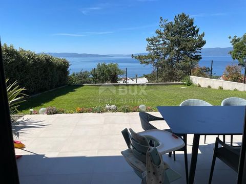 Location: Primorsko-goranska županija, Kostrena, Kostrena. KOSTRENA, a luxuriously decorated apartment with a garden and a beautiful view of the sea Kostrena is an old popular seaside resort, first mentioned at the beginning of the 15th century. It g...