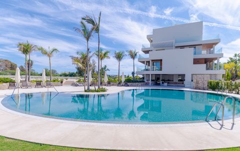 Located near the beach in recently constructed urbanization with 24h security, tropical gardens, state of art spa, sauna, gym, outdoor and indoor heated pool. Simply a great match for most demanding individuals. This phenomenal property consists of 3...