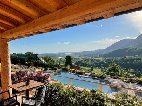 Modern villa with panoramic view and indoor pool. Nestled among the charming Prosecco hills of Conegliano, this modern villa is an authentic architectural masterpiece that captures the attention from the first moment. Its most distinctive feature is ...