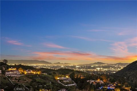 This luxurious 5-Bedroom Haven in Bell Canyon has an unobstructed City lights view. Nestled in the esteemed gated community of Bell Canyon, this exquisite home offers a life of unparalleled luxury and privacy. Begin your day with an awe-inspiring sun...