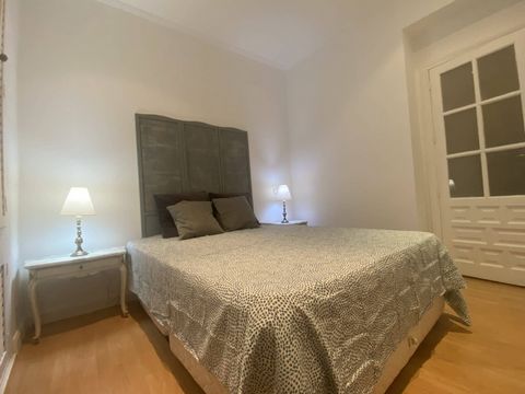 Welcome to your new home for digital nomads in the heart of Madrid! This fantastic newly renovated apartment offers functionality and style. With a separate bedroom, a full bathroom, a living room, and an open-plan kitchen, it's perfect for those who...