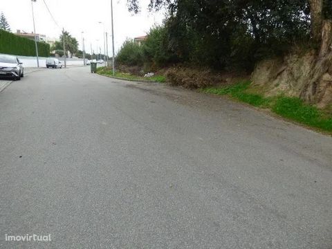 Plot Land Perosinho, in Allotment of Houses, next to the Colegio dos Carvalhos, with easy access to A1 for construction of 1st House 20 meters from front of Street