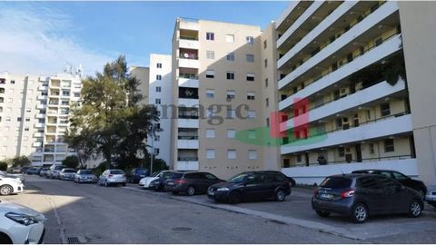 Apartamento T1 com uma área total de 78 m2, situado em Marvila, concelho de Santarém, distrito de Santarém. Zona com acessibilidades, com proximidade às principais vias rodoviárias (a 2 min da N3, a 2 min da N114 e a 5 min da A1). O imóvel está local...