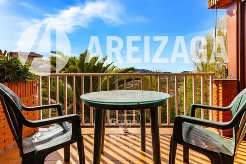 Areizaga Real Estate exclusive property. Andoain Street, next to the Bidebieta 2 housing development and Ayete Palace, this property is located in a residential area, surrounded by green areas, close to the sports area of Etxadi, schools (German, Eng...