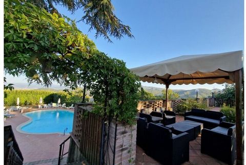 Increíble villa con dependencia, jardín privado y piscina, ubicada en el campo de Città di Castello, en Umbría.