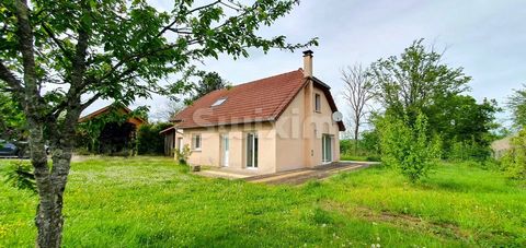 REF 18681 MP- SWIXIM EXCLUSIVE - Charming village of Aulx-Lès-Cromary located 25 mm from BESANCON and 10 minutes from RIOZ- Single-storey pavilion from 2005, built on land of 1000 m². Fitted kitchen open to beautiful living room with terrace access, ...
