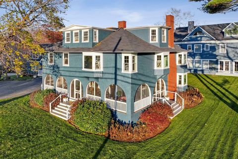 Experience the charm of a bygone era in this timeless home nestled in Kennebunkport's prestigious Cape Arundel neighborhood. The 'Chester A. Guild Cottage' is one of three single-family condominiums. Owned by the same family for over 85 years, creati...