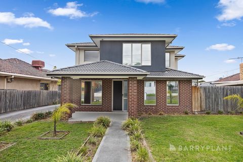 Street-facing, spacious and stylish, this peacefully located and quality built low-maintenance home offers functional and flexible spaces, and is the ideal choice for both home buyers and astute investors. Opening into a combined living area with gle...