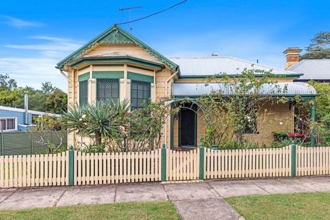 This hidden gem, with a walking distance to Maitland city CBD, is boasting 5 large bedrooms (2 with ensuite), 3 bathrooms, a separate living area overlooking a 2 acre private land holding, and an in-ground pool. History is all present, with 12 foot c...
