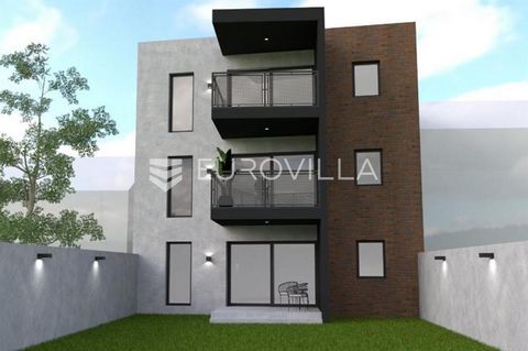 Osijek, Retflala, total area 90,85 m2, attractive apartment. The urban villa is located in a quiet neighborhood in Čvrsnička street, ideal for family life, five minutes by car to the city center. Kindergarten and school are located in the neighborhoo...