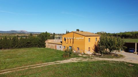 BEAUTIFUL INDEPENDENT HOUSE! Spectacular home in the heart of the Baix Empordà. It is located just a few minutes from the best beaches in Pals, and the towns of Torroella de Montgrí, Regencós and Begur. The house is distributed over two floors, of wh...