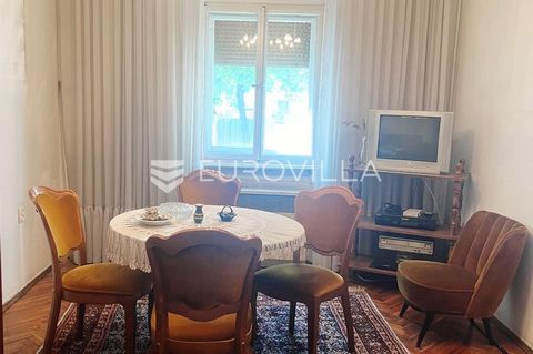 Two-room apartment in the center, on the upper ground floor. It consists of an entrance area (1.95 m2) with several stairs, 3 rooms, one of which is a walk-through (18.15 m2 +15.50 m2 + 13.75 m2), kitchen (11.80 m2), bathroom (4 ,30 m2), toilet (1.15...