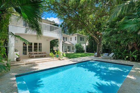On a quiet street in south Coconut Grove, this stunning 7,001 SF, 6-BD 5.5-BA residence is on an expansive 14,750 SF lot. The primary suite has a large walk-in closet with custom built-ins, seating area, en-suite bathroom, and a private balcony overl...