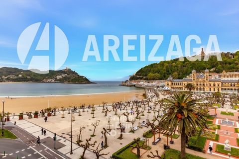 Areizaga Real Estate exclusive property. Located in a stately building, with a classic sandstone façade and very high ceilings, facing the town hall, on the well-known Andia Donostiarra street. One step away from La Concha beach and all the shops in ...