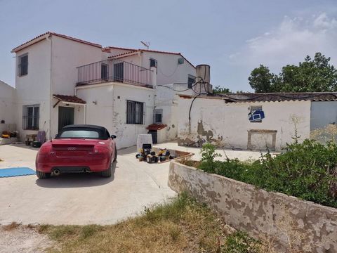 For sale country house on a 5200m2 plot, consists on the ground floor of a living room with an equipped American kitchen, 1 double bedroom and 1 bathroom. On the first floor there are three double bedrooms and 1 terrace. On the plot there is another ...