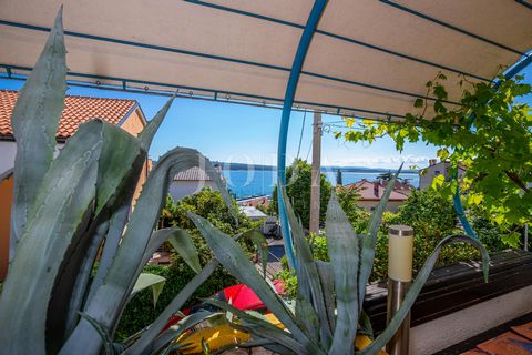 Location: Primorsko-goranska županija, Crikvenica, Crikvenica. In the heart of Crikvenica, in an extraordinary location above one of the most famous beaches, there is this impressive office space, ideal for various business opportunities. It extends ...