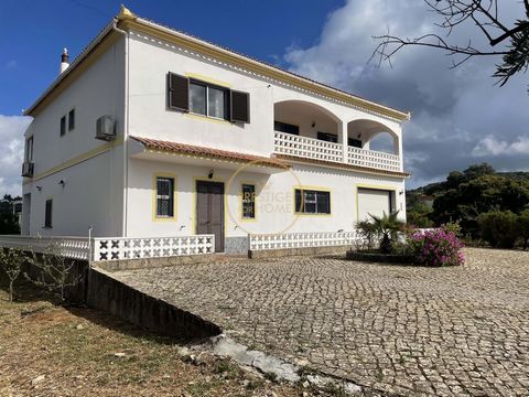 Located in São Brás de Alportel. HOLIDAY RENTALS - Villa located in a very quiet countryside area, 5 min from S.Brás de Alportel Rustic 3 bedroom villa in São Brás de Alportel in a quiet area for a stress-free stay with the fresh air of the countrysi...