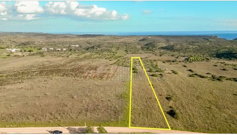 DH Lagos presents, Rustic rectangular plot of land with beautiful sea views, measuring 7160m2, located in Raposeira, in the municipality of Vila do Bispo. It has electricity nearby and consists of arable crops and fig trees. It has excellent access v...