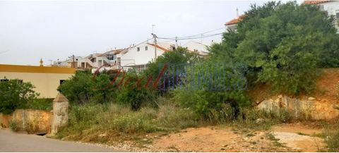 Deal Homes presents 2 Lots of Urban Land, one with 129m2 and the other with 480m2, sold together. Located in Figueira, Mexilhoeira Grande and 15 minutes from Lagos and Portimão. It offers the possibility of building one to two 2-storey houses, simila...