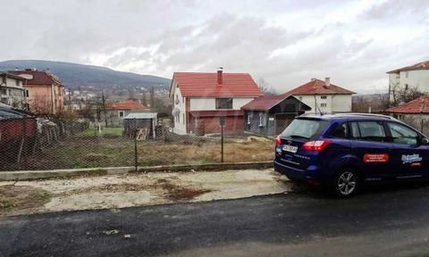 SUPRIMMO Agency: ... We offer to your attention a regulated plot of land with an area of 600 sq.m, in the resort village of Kranevo. The plot has a regular shape and is suitable for construction for a family house and has an area of 600 sq.m. A garag...