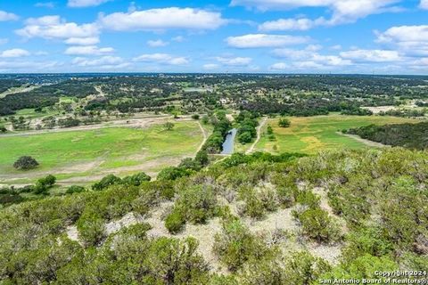 Welcome to Mystic Ridge Estates, Kerrville's new premier community featuring a 550-acre (+/-) development offering paved roads, underground electric service, and consisting of large acreage lots. Located on a cul-de-sac, Lot 16 features 30.17 acres, ...