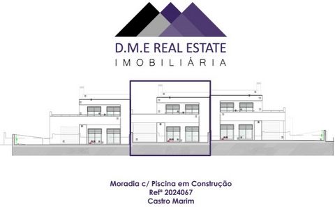 Fantastic Luxury Villa Under Construction in Urbanization of Castro Marim. Expected Construction Completion by the end of April 2025. Two-story villa composed, on the ground floor, of a 22.40m2 garage, hall, one en-suite bedroom with a closet, a serv...