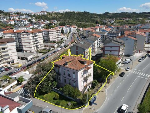 For sale manor house of 773m2 for partial renovation with terrace,garden on a fenched plot of 1116m2 on excellent location in Coimbra city. Large potential property and secure investment. Anna van Riel - Century21 - Investment - Lousã - Portugal