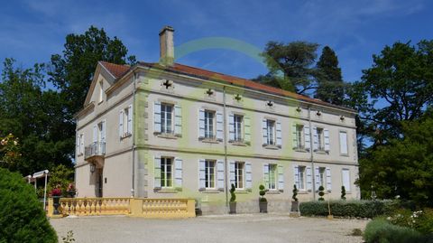 Prachtig herenhuis gelegen op slechts 13 minuten van Moissac, 15 km van de snelweg A62 Bordeaux-Toulouse en 30 km van Montauban. Deze residentie, van neo-Palladiaanse architectuur, werd gebouwd in de negentiende eeuw en volledig gerestaureerd met beh...