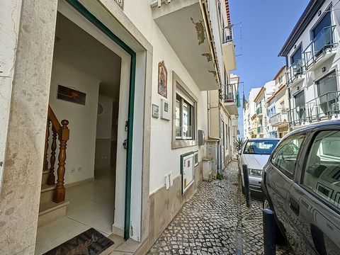 Building in the Historic Area of Nazaré, just 30 meters from the beautiful beach of Nazaré. We present this fantastic three-storey building plus attic, located in the Historic Area of Nazaré. This newly renovated property offers a perfect combination...