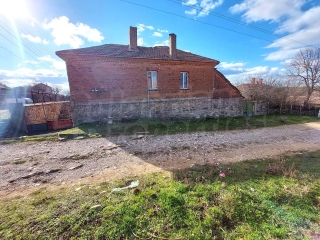 Price: €17.400,00 District: Lesovo Category: House Area: 75 sq.m. Plot Size: 773 sq.m. Bedrooms: 3 Bathrooms: 1 Location: Countryside House with a peaceful location in the middle of fresh air We present to your attention a house for sale in the villa...