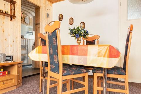 Cette petite maison de vacances se trouve à Breitenstein, un hameau de la municipalité de Südharz. Cette maison vous offre tout ce dont vous avez besoin pour des vacances reposantes. Depuis sa terrasse abritée, profitez de la vue sur les montagnes du...