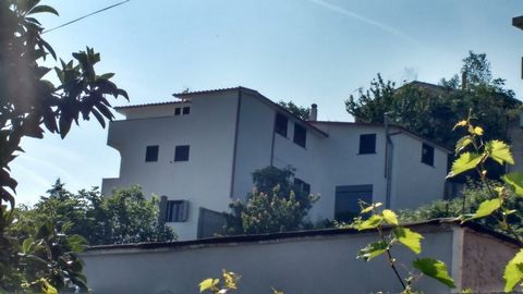 Villa for sale BARGAIN VILLA FOR SALE IN DURRES Villa for sale in Durres near Rajoi. The villa has a two story structure with a plot area of 280 m2 with a yard around it. The villa consists of a ground floor which has an area of 151 m2 used as a work...