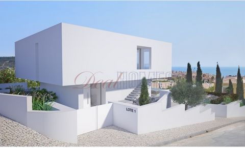 Deal Homes presents, Detached 3 bedroom villa with fantastic sea view, located in a distinct area of Praia da Luz. For those who have been looking for a beautiful designed modern villa with sea views, walking distance to the center of Luz, then this ...