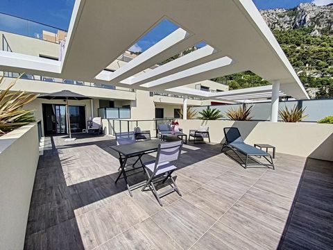 400 meters walk from Monaco! On the 4th floor of MONTECOAST VIEW, prestigious residence, secure with concierge and indoor swimming pool, LUXURIOUS STUDIO of 27 m2 benefiting from a large terrace of 55,54 m2 with breathtaking panoramic views of the Me...