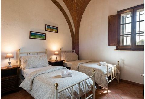 Splendid villa with dependance and pool, immersed in the Tuscan countryside near Gambassi Terme.