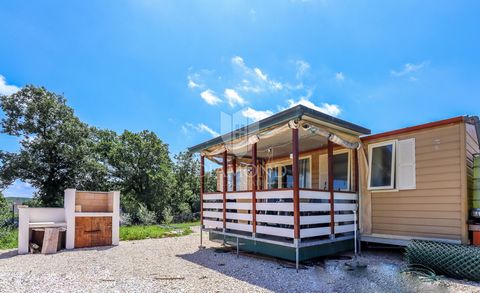 Location: Istarska županija, Rovinj, Rovinj. Istria, Rovigno, dintorni, Questo terreno edificabile, situato a pochi minuti di auto da Rovigno, offre l'opportunità perfetta per costruire la tua casa o il tuo cottage ideale. Il terreno si trova in una ...