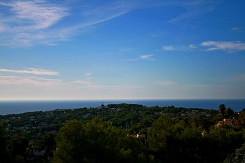 Dieses spektakuläre Grundstück mit Meerblick hat 800 Quadratmeter und Panoramablick auf das Meer. Nutzen Sie die Gelegenheit, ein baufreies Grundstück in einer der besten Gegenden von Moraira zu erwerben. Kontaktieren Sie uns für weitere Informatione...