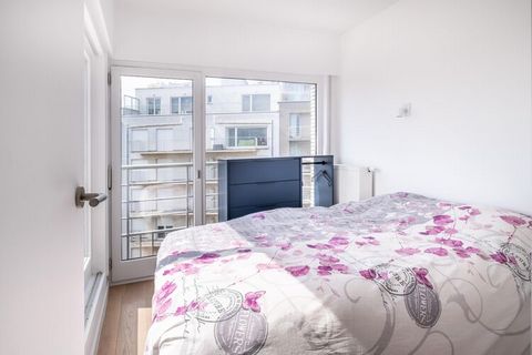 Diese schöne Penthouse-Wohnung für 4 bis 5 Personen liegt 50 m vom Meer entfernt in einer Seitenstraße des Zeedijk mit seitlichem Meerblick. WLAN-Zugang. Haustiere strengstens verboten. Nichtraucher. 2 schöne und große möblierte Terrassen Aufteilung ...